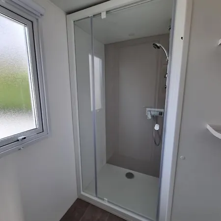 Mobil 2 **** Camping *